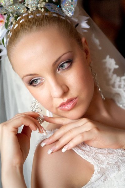 Get that Wedding Makeup Perfectly Done With These Hints